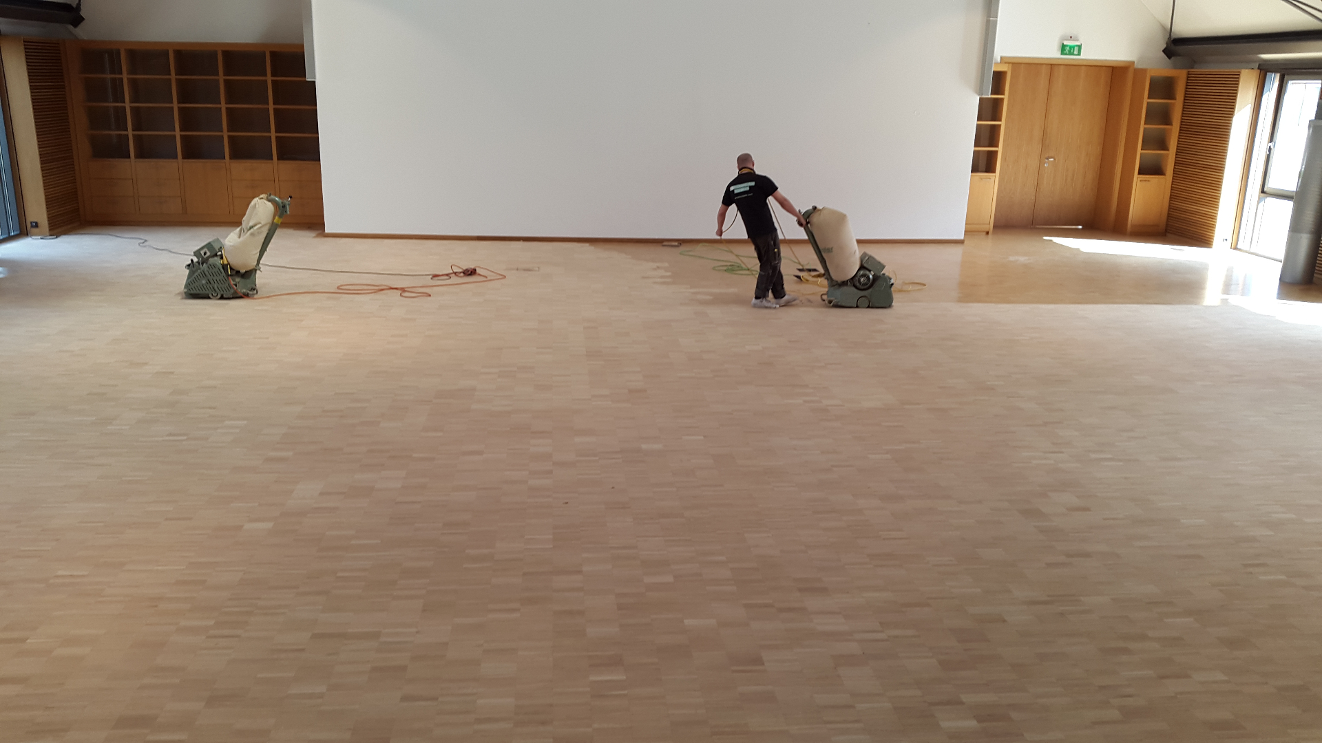 Schloss Hohenkammer Parkett schleifen – Würfelparkett professionell renoviert von Parkett Schiszler